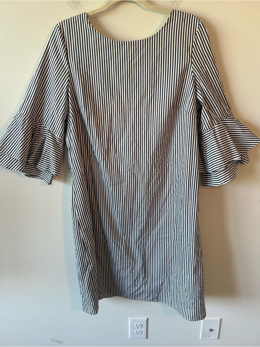 Pappagallo Gray and White Striped Mini Dress with Ruffle Sleeves V back